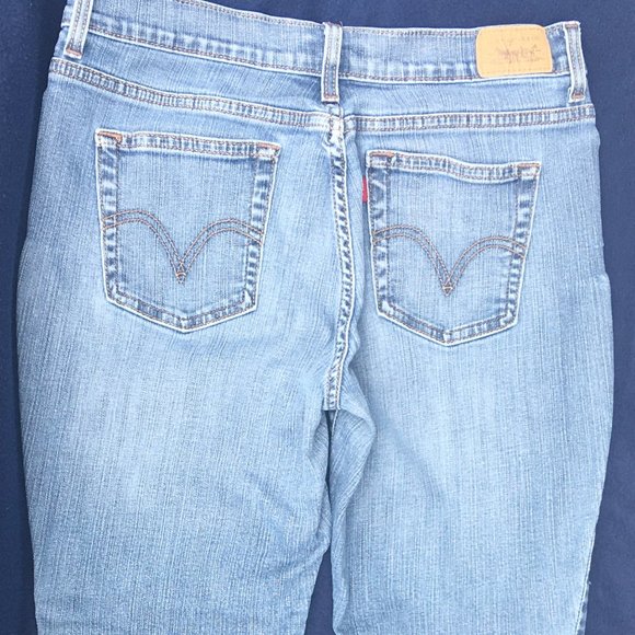 Levi's Boot Cut Jeans - Picture 1 of 9